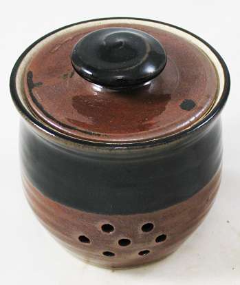 Black and brown Garlic Keeper